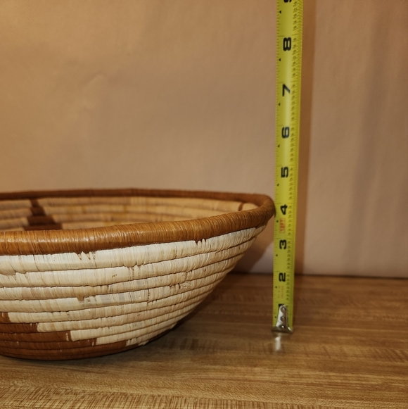 Vintage HandWoven 12” Decorative Bowl Basket Maua Design - Picture 10 of 10